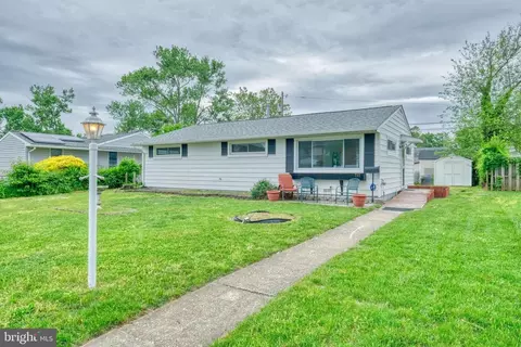 717 Hamlen Rd, Glen Burnie, MD 21061