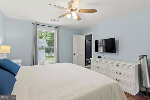 321 Queen Anne Rd, Pasadena, MD 21122 photo 14