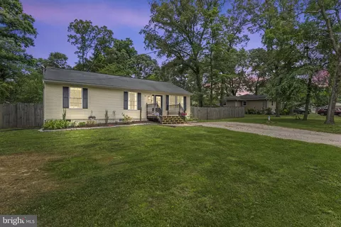 321 Queen Anne Rd, Pasadena, MD 21122 photo 2