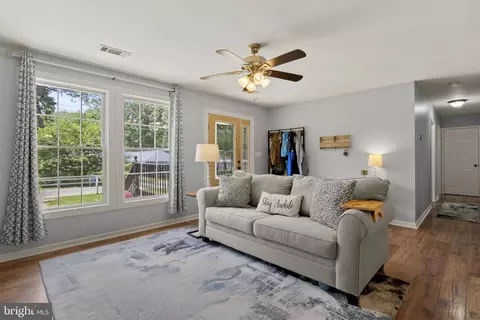 321 Queen Anne Rd, Pasadena, MD 21122 photo 10