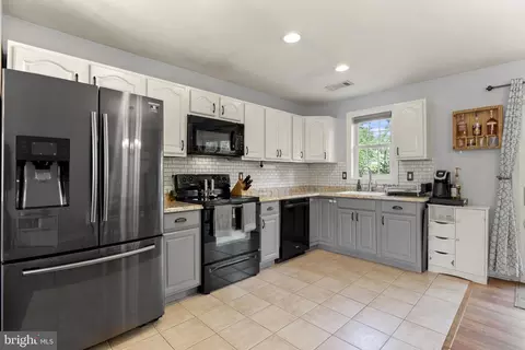 321 Queen Anne Rd, Pasadena, MD 21122 photo 7