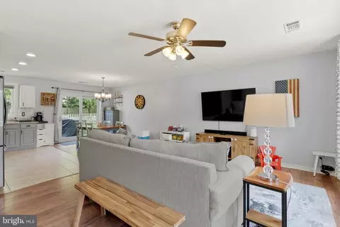 321 Queen Anne Rd, Pasadena, MD 21122 photo 9