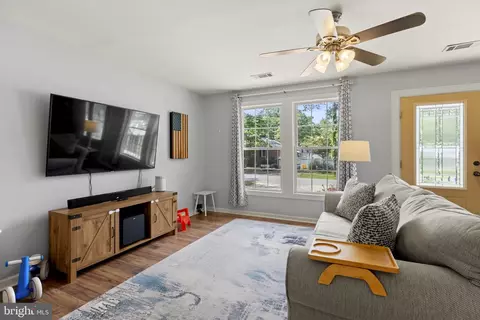 321 Queen Anne Rd, Pasadena, MD 21122 photo 11