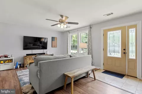 321 Queen Anne Rd, Pasadena, MD 21122 photo 8