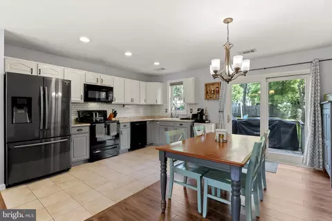 321 Queen Anne Rd, Pasadena, MD 21122 photo 6