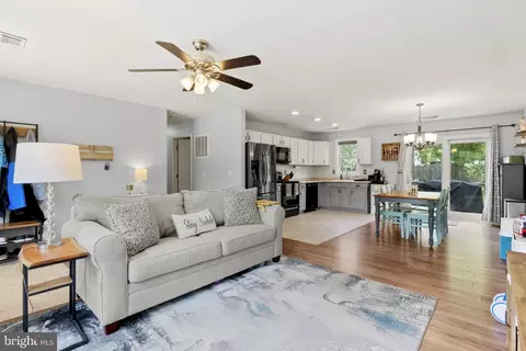 321 Queen Anne Rd, Pasadena, MD 21122 photo 4