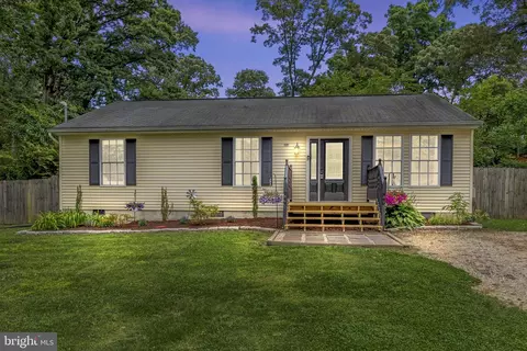 321 Queen Anne Rd, Pasadena, MD 21122