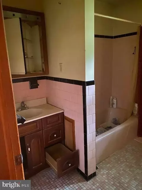 Bath - 7920 Elizabeth Rd, Pasadena, MD 21122 photo 1 of 2