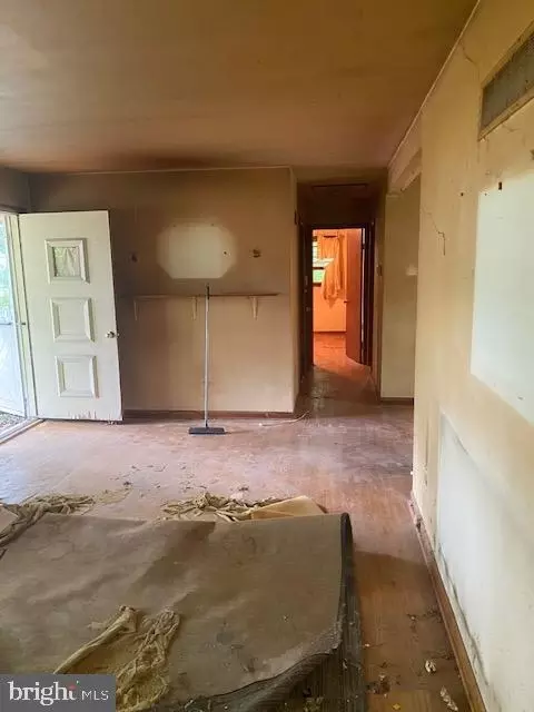 Entry Way - 7920 Elizabeth Rd, Pasadena, MD 21122 photo 4 of 4