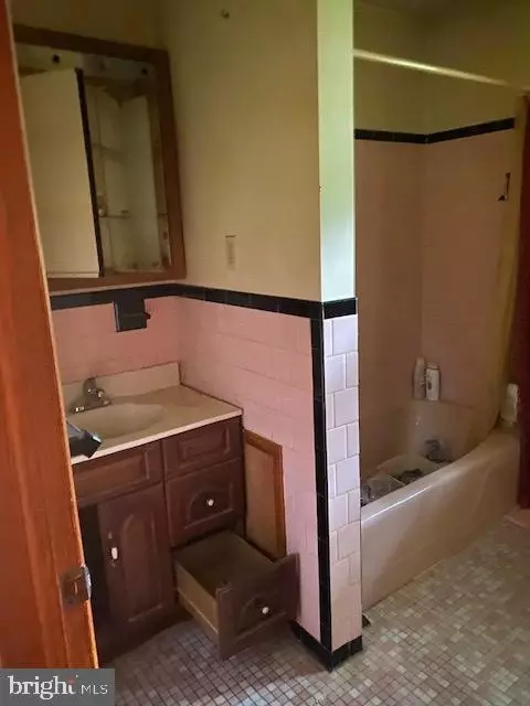 Entry Way - 7920 Elizabeth Rd, Pasadena, MD 21122 photo 1 of 4