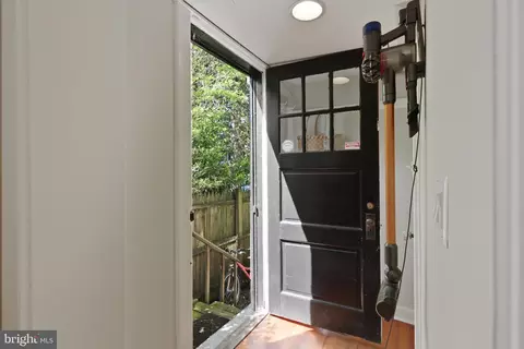 Entry Way - 35 Southgate Ave, Annapolis, MD 21401 photo 7 of 14