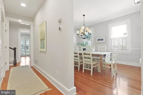 Entry Way - 35 Southgate Ave, Annapolis, MD 21401 photo 5 of 14