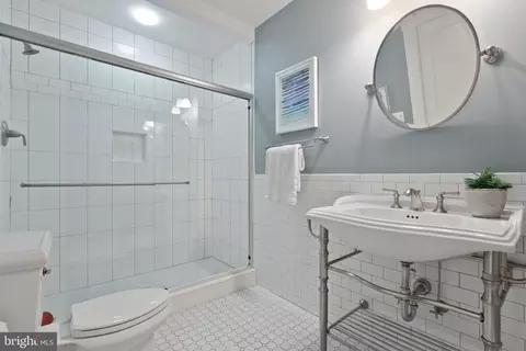 Bath - 35 Southgate Ave, Annapolis, MD 21401 photo 3 of 5