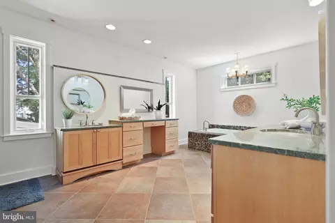 Bath - 35 Southgate Ave, Annapolis, MD 21401 photo 4 of 5