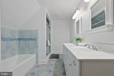 Bath - 35 Southgate Ave, Annapolis, MD 21401 photo 5 of 5