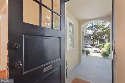 Entry Way - 35 Southgate Ave, Annapolis, MD 21401 photo 1 of 14