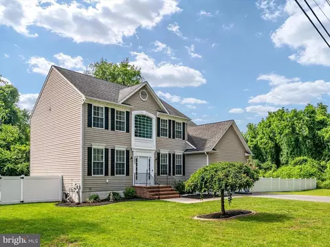 8492 Bussenius Rd, Pasadena, MD 21122 photo 2