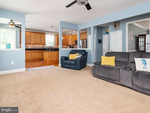 8492 Bussenius Rd, Pasadena, MD 21122 photo 9