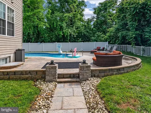 8492 Bussenius Rd, Pasadena, MD 21122 photo 38