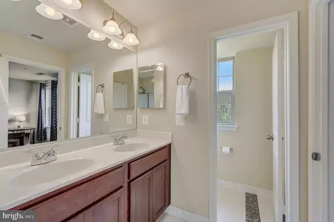 Entry Way - 207 Vanguard Ln, Annapolis, MD 21401 photo 6 of 7