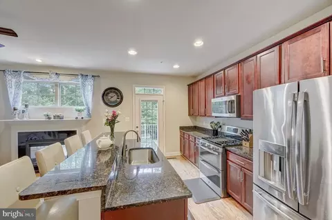 Kitchen - 207 Vanguard Ln, Annapolis, MD 21401 photo 2 of 5