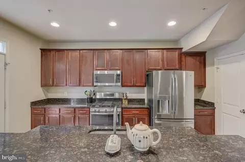 Kitchen - 207 Vanguard Ln, Annapolis, MD 21401 photo 3 of 5