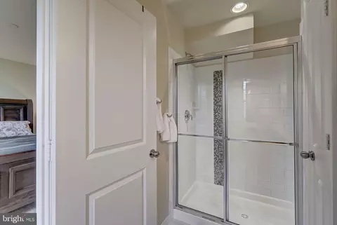 Bath - 207 Vanguard Ln, Annapolis, MD 21401 photo 2 of 3