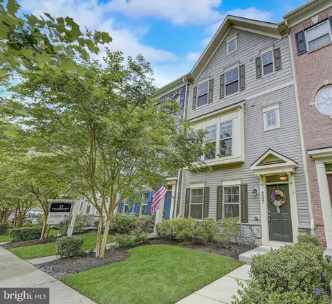 207 Vanguard Ln, Annapolis, MD 21401