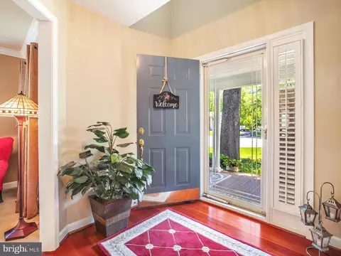 Entry Way - 1216 Oak Harbor Ct, Pasadena, MD 21122 photo 2 of 3