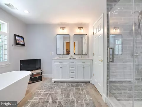 Bath - 1216 Oak Harbor Ct, Pasadena, MD 21122 photo 2 of 6