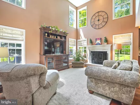 Living - 1216 Oak Harbor Ct, Pasadena, MD 21122 photo 2 of 2