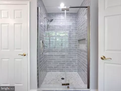 Bath - 1216 Oak Harbor Ct, Pasadena, MD 21122 photo 3 of 6