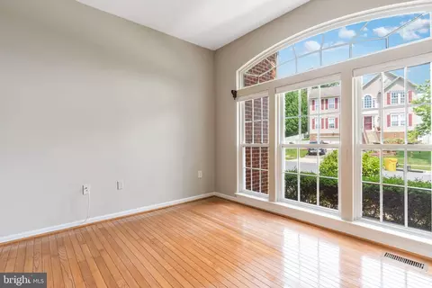 7609 Foxtrail Ct, Hanover, MD 21076 photo 10