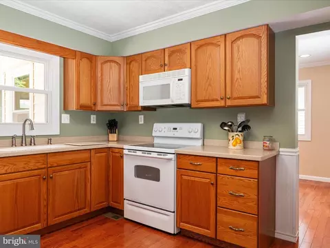 Kitchen - 7802 Elberta Dr, Severn, MD 21144 photo 3 of 4