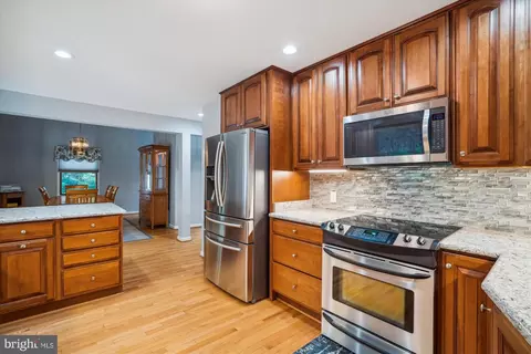 7663 Paradise Beach Rd, Pasadena, MD 21122 photo 14