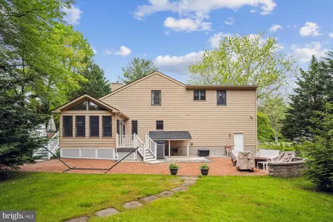 7663 Paradise Beach Rd, Pasadena, MD 21122 photo 2