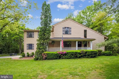 7663 Paradise Beach Rd, Pasadena, MD 21122