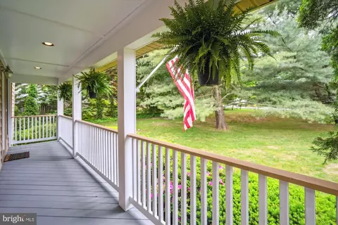 7663 Paradise Beach Rd, Pasadena, MD 21122 photo 4