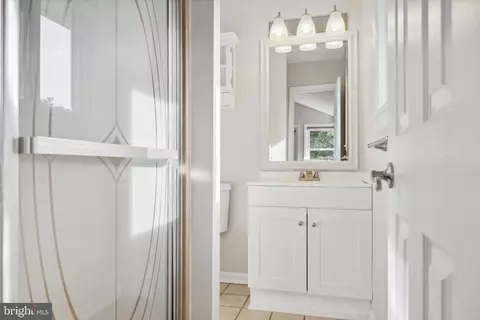 Bath - 406 Cedar Grove Rd, Edgewater, MD 21037 photo 3 of 4