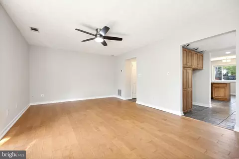 Living - 406 Cedar Grove Rd, Edgewater, MD 21037 photo 2 of 4