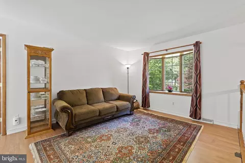 8389 Bodkin Ave, Pasadena, MD 21122 photo 4