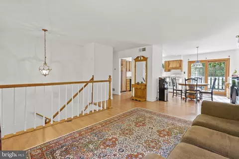 8389 Bodkin Ave, Pasadena, MD 21122 photo 3