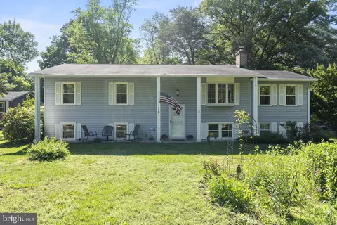 8389 Bodkin Ave, Pasadena, MD 21122