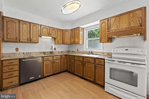 8389 Bodkin Ave, Pasadena, MD 21122 photo 10