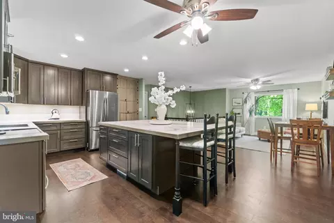 1363 Moyer Rd, Annapolis, MD 21403
