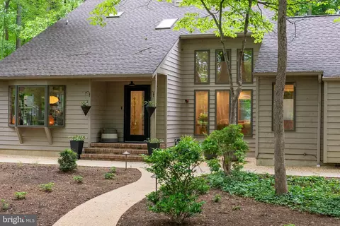 Exterior - 2976 Valley View Rd, Annapolis, MD 21401 photo 4 of 19