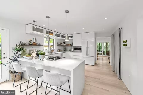 Kitchen - 2976 Valley View Rd, Annapolis, MD 21401 photo 4 of 5