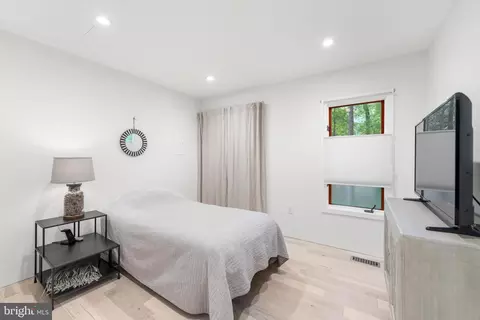 Bedroom - 2976 Valley View Rd, Annapolis, MD 21401 photo 1 of 6