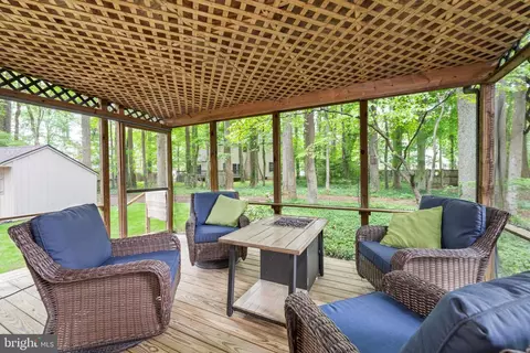 Exterior - 2976 Valley View Rd, Annapolis, MD 21401 photo 6 of 19