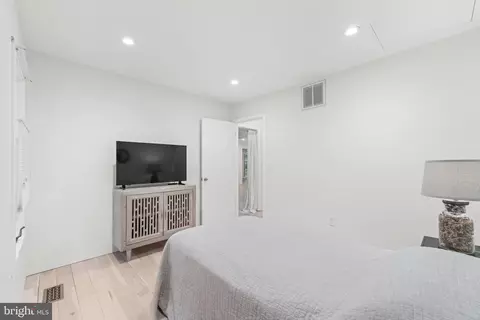 Bedroom - 2976 Valley View Rd, Annapolis, MD 21401 photo 2 of 6